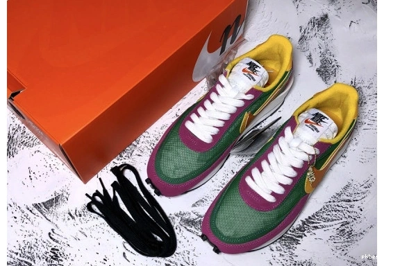 BV0073-301 Pine LD Nike BV0073-301  Green Sacai Waffle 1217